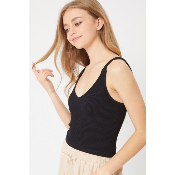 NEW Black Seamless Ribbed V Neck Crop Tank Top - Picture 4 of 9
